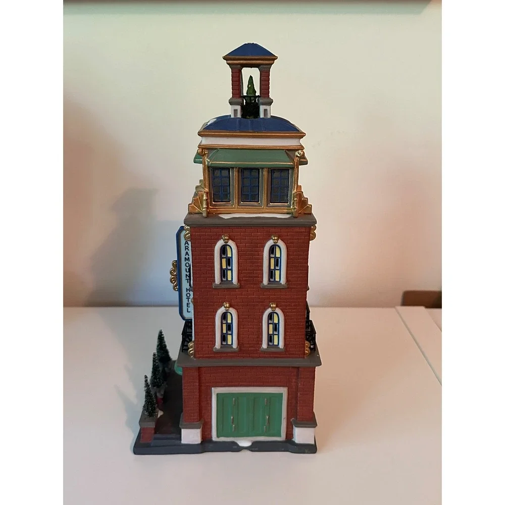 Department 56 Christmas in the City‎ Paramount Hotel Village House NO LIGHT STAR